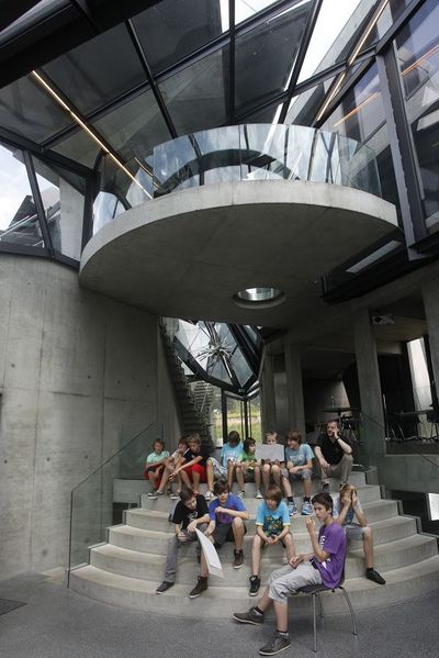 STEIN Haus – HAUS MIT STEINEN – STEINE UMS HAUS