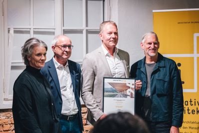 Anerkennungspreis Lungau Arena, St. Michael; Im Bild v.l.: Mia Flieher (Leiterin Referat Landeshochbau Land Salzburg), Peter Gutschner (Kulturabteilung Land Salzburg), Thomas Pfeifenberger (i.V. Bauherr Bürgermeister Sampl) und Tom Lechner (LP architektur)