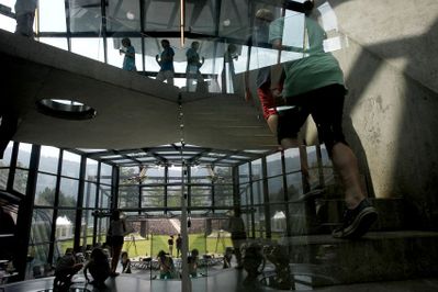 STEIN Haus – HAUS MIT STEINEN – STEINE UMS HAUS