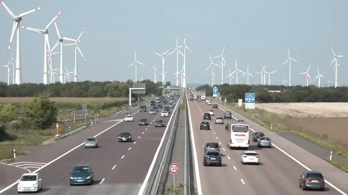 Für die Politik ist das Auto zukunftstauglich, sobald es mit Strom fährt.