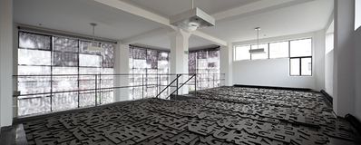 Blick in die Ausstellung "Überschattung" im aut