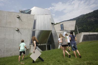 STEIN Haus – HAUS MIT STEINEN – STEINE UMS HAUS