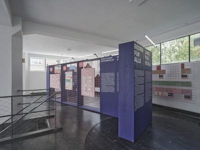 Blick in die Ausstellung "Boden für Alle. Eigennutz oder Gemeinwohl?" im aut