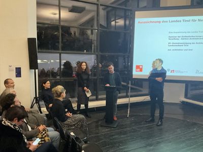 Grußworte von Michael Felder (ZV Tirol),  Veronika König (Arch+Ing) und Elias Walch (aut)