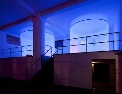 Blick in die Ausstellung "Cornelius Kolig: Meine Heimat ist mein Körper"