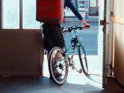 Ausstellung "Zwischen Pick-up & Drop-off. Wer unser Essen liefert" im Wien Museum, Filmstill