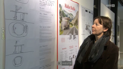 Lena Lapschina (Wettbewerbssiegerin) vor ihrem Plakat