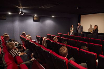 AT 2022- Filmabend: LEBEN LERNEN RAUM