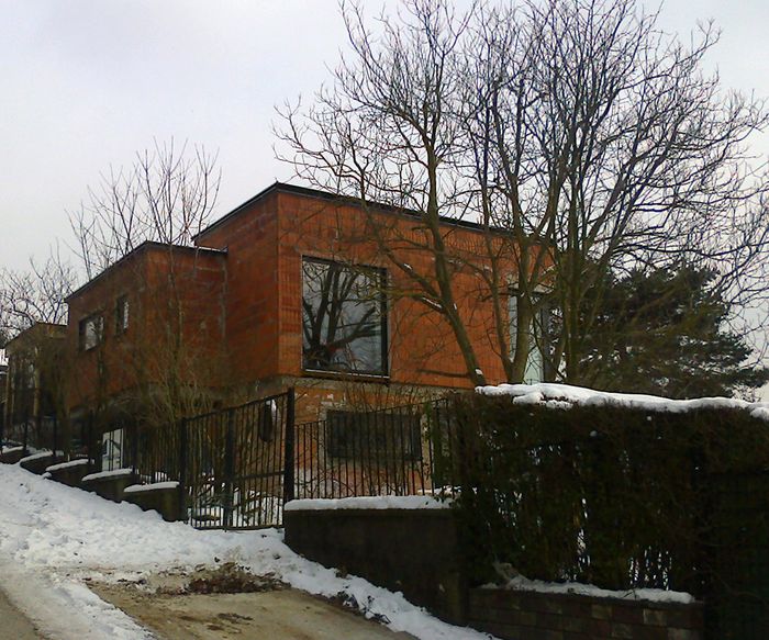 Straßenseitig