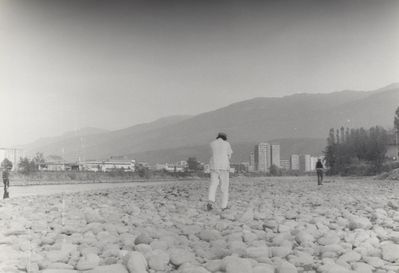 Georg Decristel, das weggehen vom wasser der sill, Aktion am Sillufer in Innsbruck, 1977