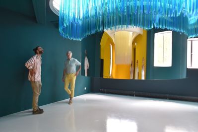 José Selgas und Lucía Cano beim Besuch ihrer raumgreifenden Installation im aut