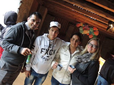 „sinnvoll warten – tua eppas“ im Tonhof – Osama Almughanni übersetzte unermüdlich als gebürtiger Palästinenser für die arabisch sprechenden Gäste.