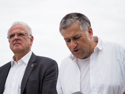 Bürgermeister Reinhard Resch, Moderator Reinhard Seiß