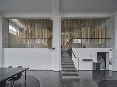 Krater Fajan, Installation „Viel TamTam um Nichts“ im aut