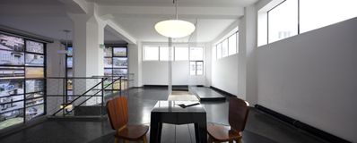 Blick in die Ausstellung "Amol eppas ondorsch"