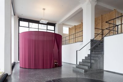 Blick in die Ausstellung "Harun Farocki, Antje Ehmann: Arbeitsverhältnisse" im aut.