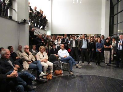 Ausstellungseröffnung und Feier "20 Jahre aut" – Kurzvorträge von Herwig van Staa (Landtagspräsident) und Arno Ritter (Leiter aut. architektur und tirol) und ein rauschendes Fest bis spät in die Nacht