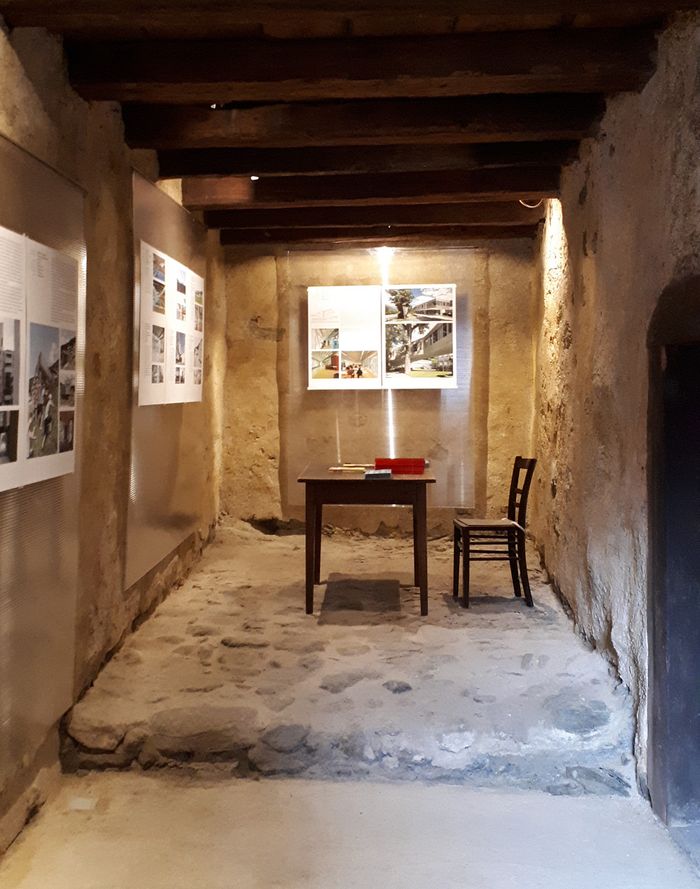 Blick in die Ausstellung in Fließ