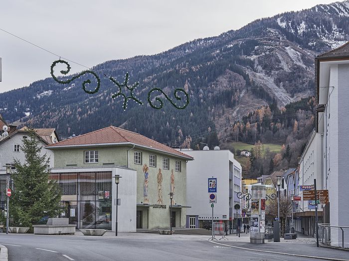 Malserstraße mit dem "Alten Kino"