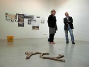 Blick in die Ausstellung "Lois und Franziska Weinberger: Feldarbeit"