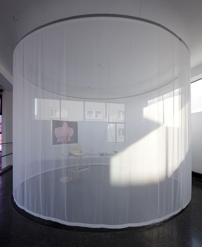 Blick in die Ausstellung "Cornelius Kolig: Meine Heimat ist mein Körper"  auf "Alle Macht geht vom Fleisch aus"