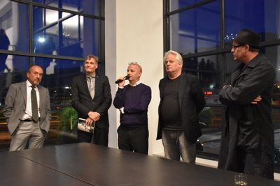 Eröffnung der beiden, im Adambräu gezeigten Ausstellungen "Über Lois Welzenbacher" mit Christoph Hölz (Stv. Leiter Archiv für Baukunst), Wolfgang Meixner (Vizerektor der LFU Innsbruck), 
Arno Ritter (Leiter aut), Rainer Köberl (Architekt) und Lukas Schaller (Fotograf und Filmemacher)