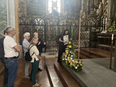 Hall in Tirol: Altarraum der Pfarrkirche St. Nikolaus