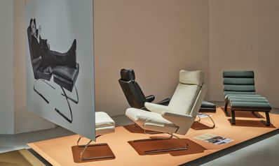 Blick in die Ausstellung "Reinhold Adolf: Schwingen und Entspannen" im aut