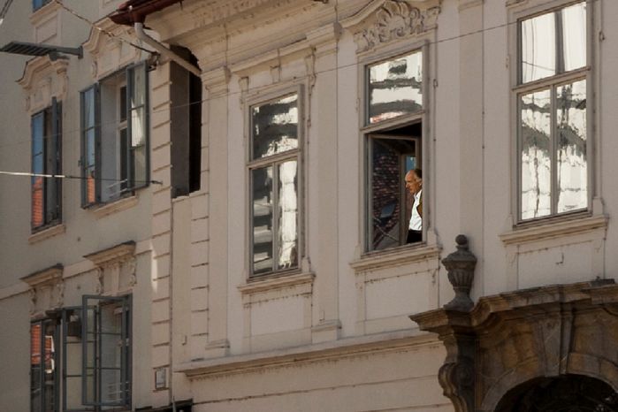 Thomas Bernhard blickt in die Stadt