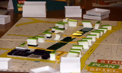 ...die 'Spielwiese' verwandelt sich in einen provisorischen 'Bebauungsvorschlag', dessen Ausformung bei weitem nicht die Zustimmung aller erfährt...