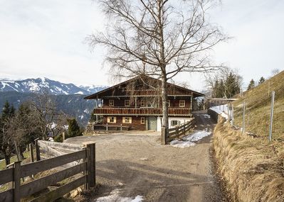Lobende Erwähnung des Landes Tirol für Neues Bauen 2020: Umbau eines Bergbauernhofes, Kirchbichl, 2015 – 2018 (Architektur: b.eder architekten)