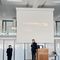 Wolfgang Sitka bei der Begrüßung und Eröffnung der Ausstellung "Architekturpreis Land Salzburg 2024" in der Aula der HLT Saalfelden.