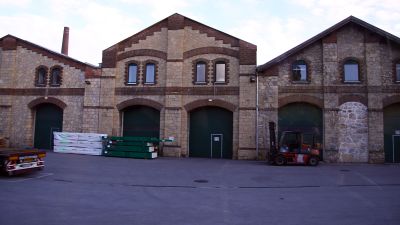 Transformation eines Industriestandortes, Ternitz; Produktionshallen