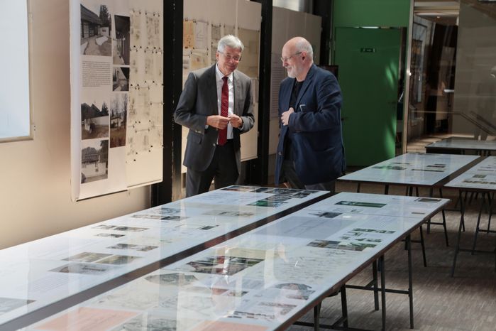 LH Peter Kaiser beim Pressegespräch zur Ausstellung von Felix Orsini-Rosenberg. Am Bild: LH Peter Kaiser mit Peter Nigst (Obmann Bauarchiv), Urheber: LPD Kärnten