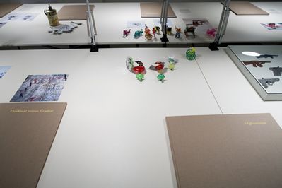 Blick in die Ausstellung "Karl Wutt: Stile von Gegenden und Gegenständen"