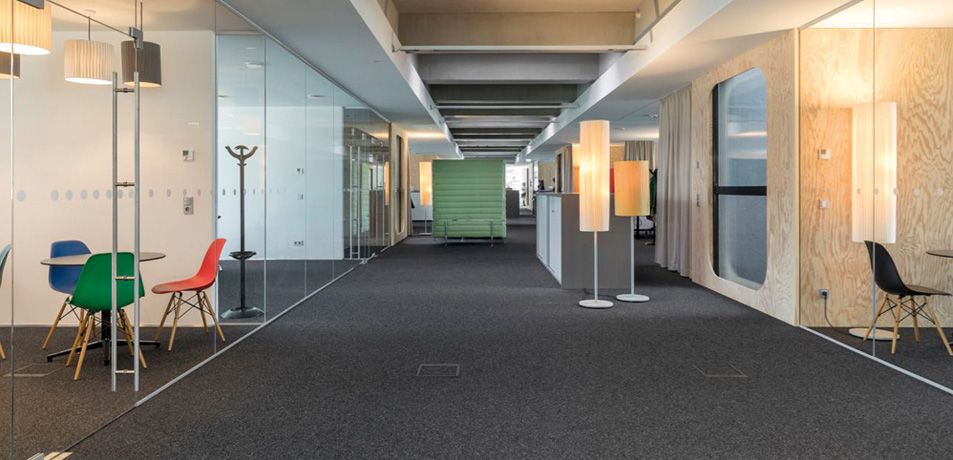 Innenansicht Büroaufbau Empl 
© A. Springer