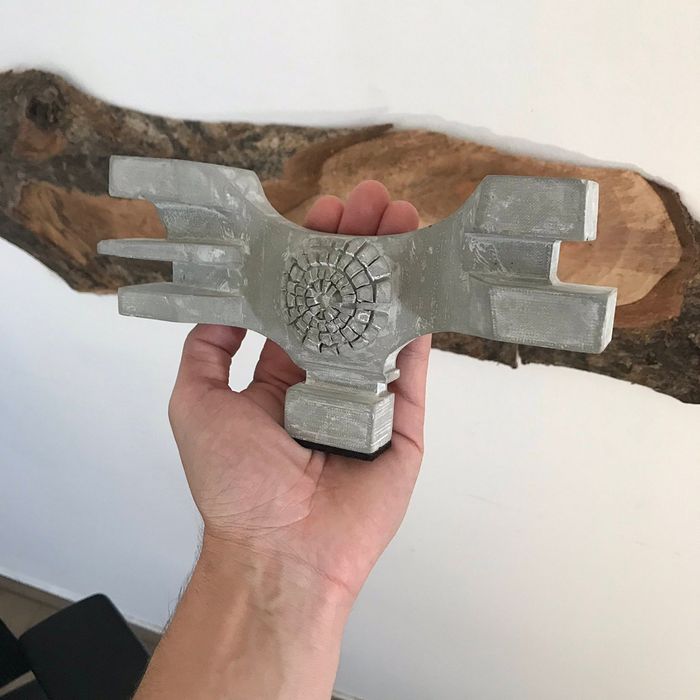 Beton Brutalist WW2 Jugoslawien Statue Replika Spomenik in Podgarić Kroatien