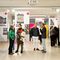 Besucher*innen bei der Ausstellungseröffnung am 22. Mai 2025