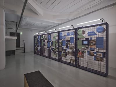 Blick in die Ausstellung "Boden für Alle. Eigennutz oder Gemeinwohl?" im aut