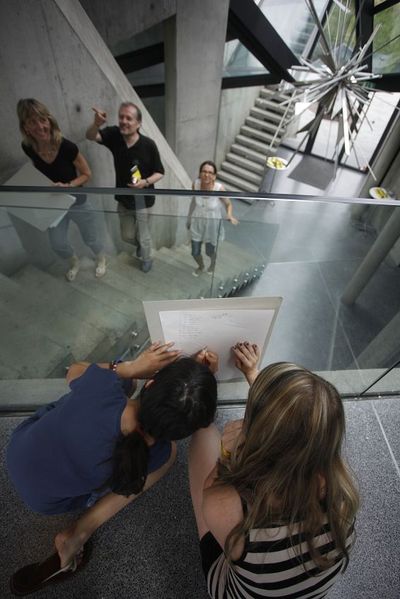 STEIN Haus – HAUS MIT STEINEN – STEINE UMS HAUS