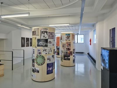 Blick in die Ausstellung im aut – Litfaßsäulen "Kulturräume" und "Öffentlicher Raum"