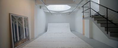 Blick in die Ausstellung "Bas Princen, Milica Topalovic: Invisible Frontier"