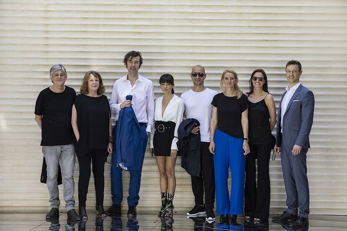 Die Teams Henke Schreieck, Sagmeister & Walsh und LAAC mit Kuratorin Verena Konrad und Bundesminister Blümel