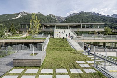 Schulcampus Neustift im Stubaital, 2016 – 2019 (Architektur: fasch&fuchs.architekten)
