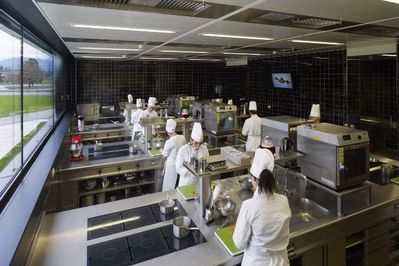 Kärntner Landesbaupreis 2013 – Neubau Tourismusberufsschule Villach (ANERKENNUNG LBP 2013)