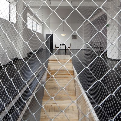 Blick in die Ausstellung "Amol eppas ondorsch"