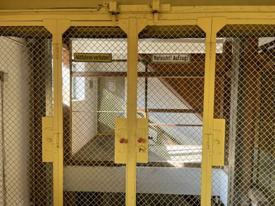 ORTE_Gefuehrter Rundgang_ Was geht denn dort ab_Bauhof Langenlois  Vorsicht! Aufzug!