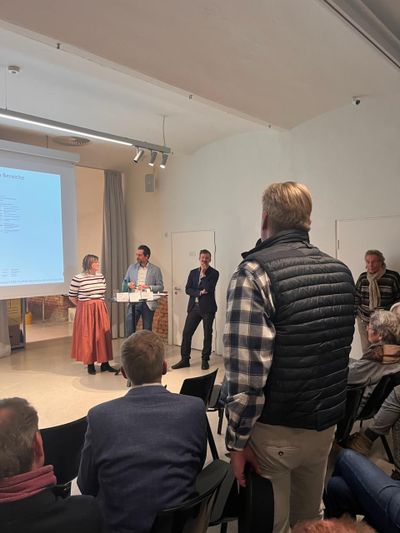 Anna Schiester (Stadträtin), Stephan Kunze (Amtsleiter für Stadtplanung und Verkehr) und Christian Hörbinger (Projektleitung REK) am Podium.