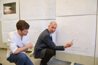 Atelier Miller: Augustinerkloster; v.li.: Student und Schmidbauer