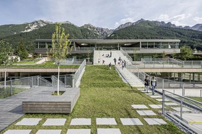 Schulcampus Neustift im Stubaital, 2016 – 2019 (Architektur: fasch&fuchs.architekten)